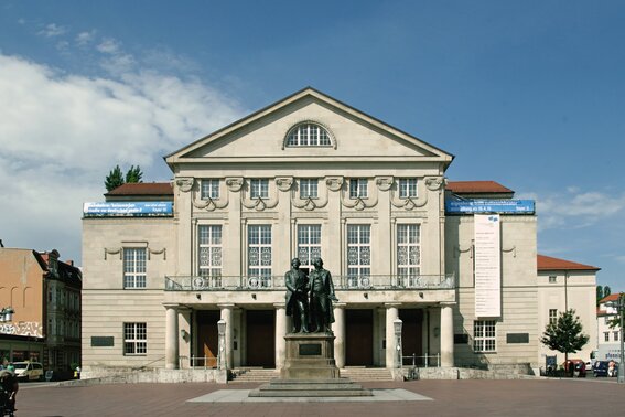 Objektbild Nationaltheater-Weimar | © Abdruck honorarfrei
Foto druckfähig herunterladen: http://www.gutjahr.com/theater Objektbild Nationaltheater-Weimar | © Abdruck honorarfrei
Foto druckfähig herunterladen: http://www.gutjahr.com/theater